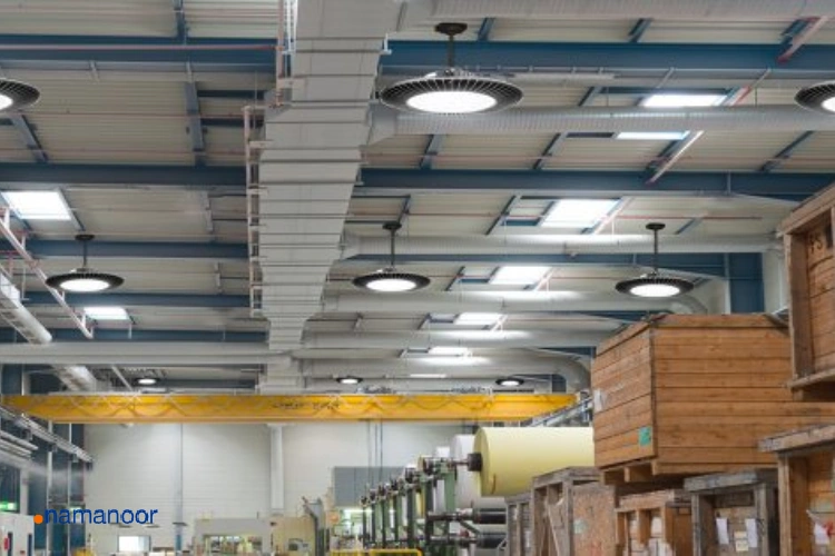 چراغ سوله‌ای سقفی در کارخانه